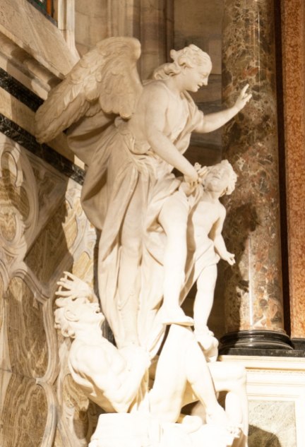 Statue-detail-Altar-SanGiovanni Buono